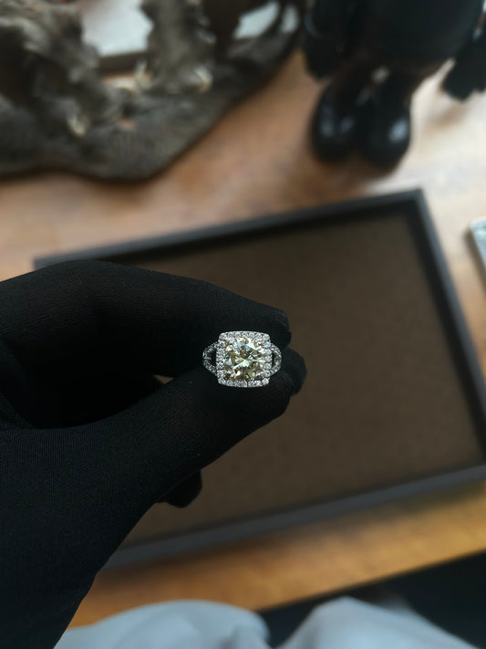 3.90 carat round cut T colour natural diamond ring