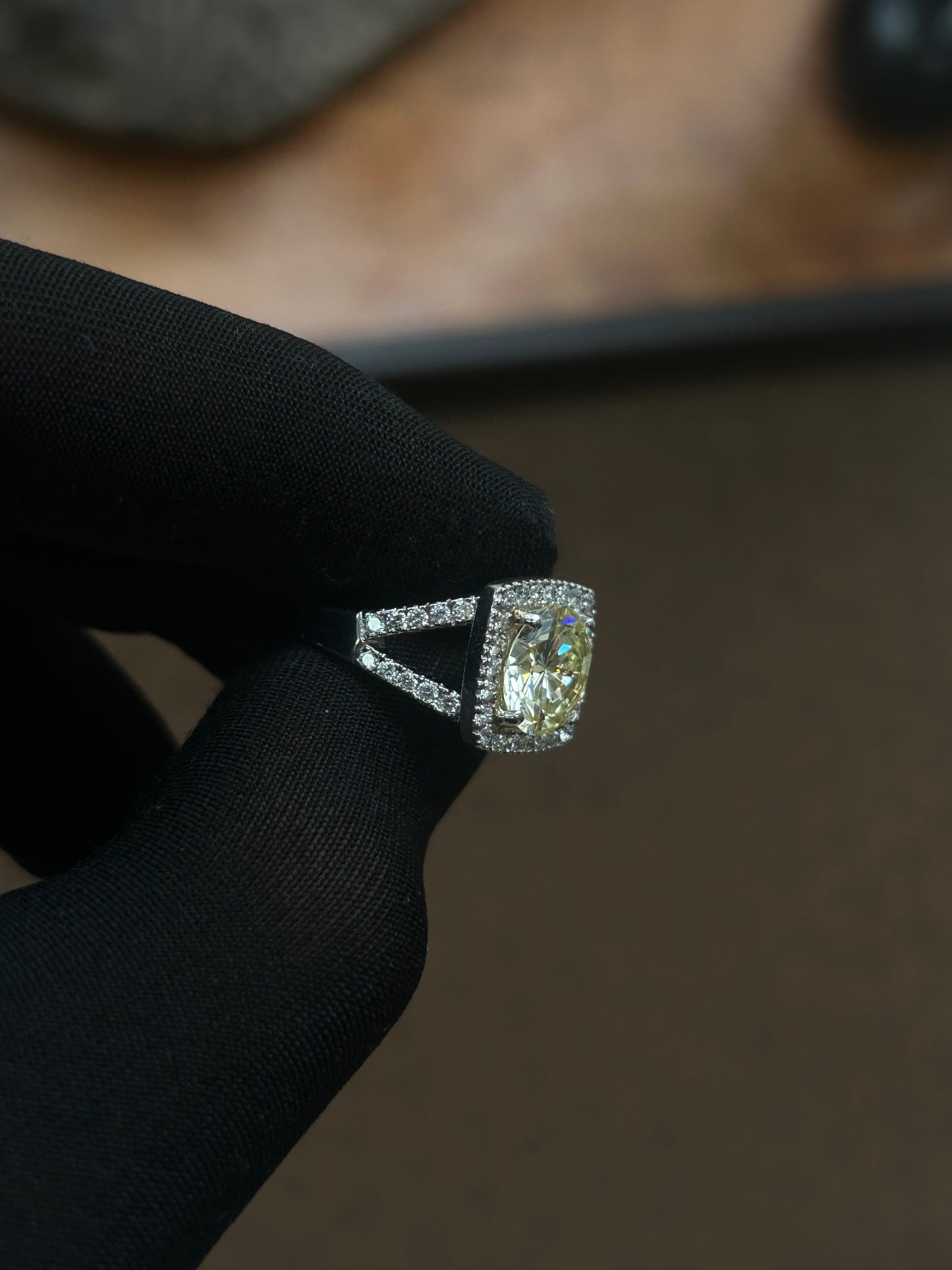 3.90 carat round cut T colour natural diamond ring